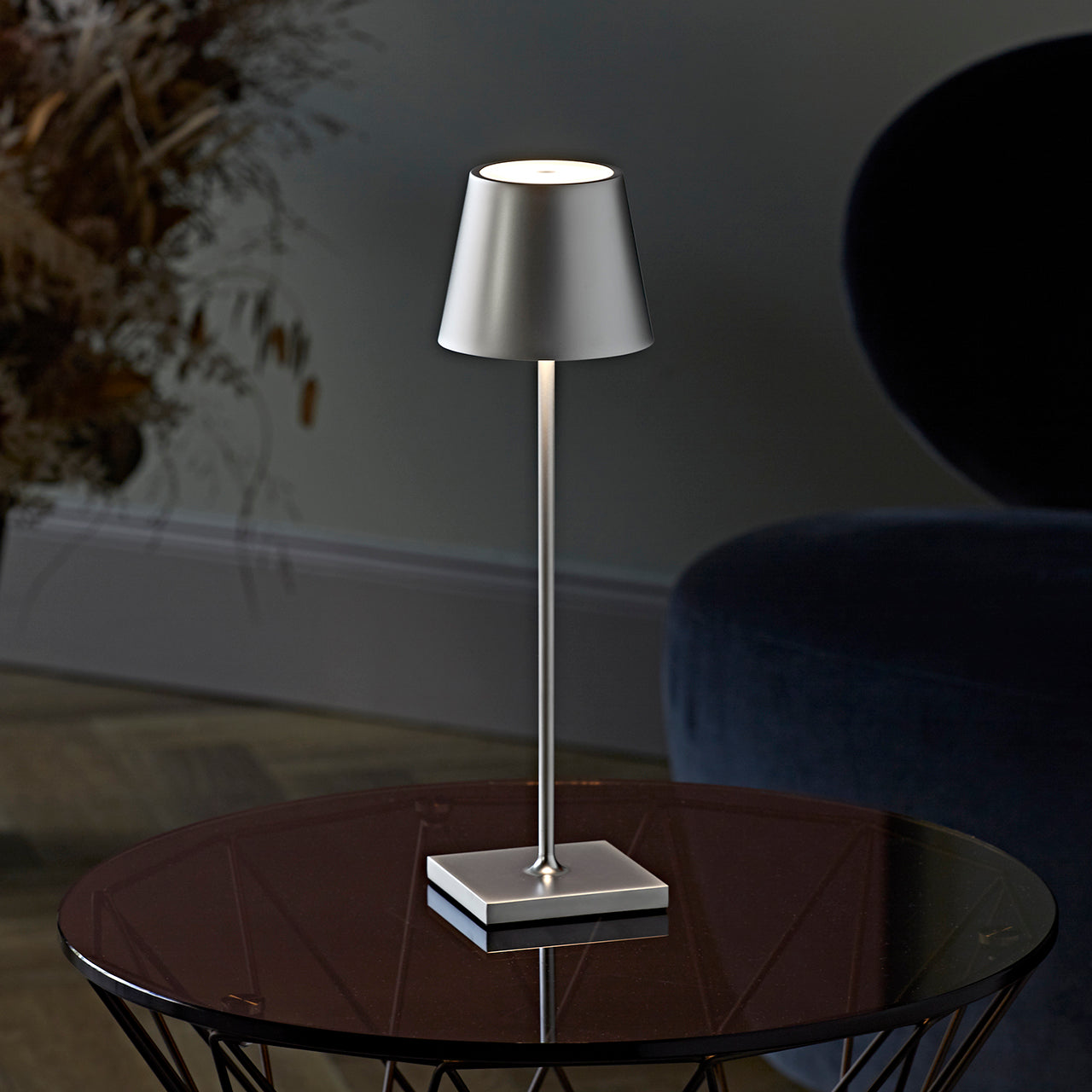 LumoHaven - Stylish Dimmable Table Lamp with USB-C Charging Port