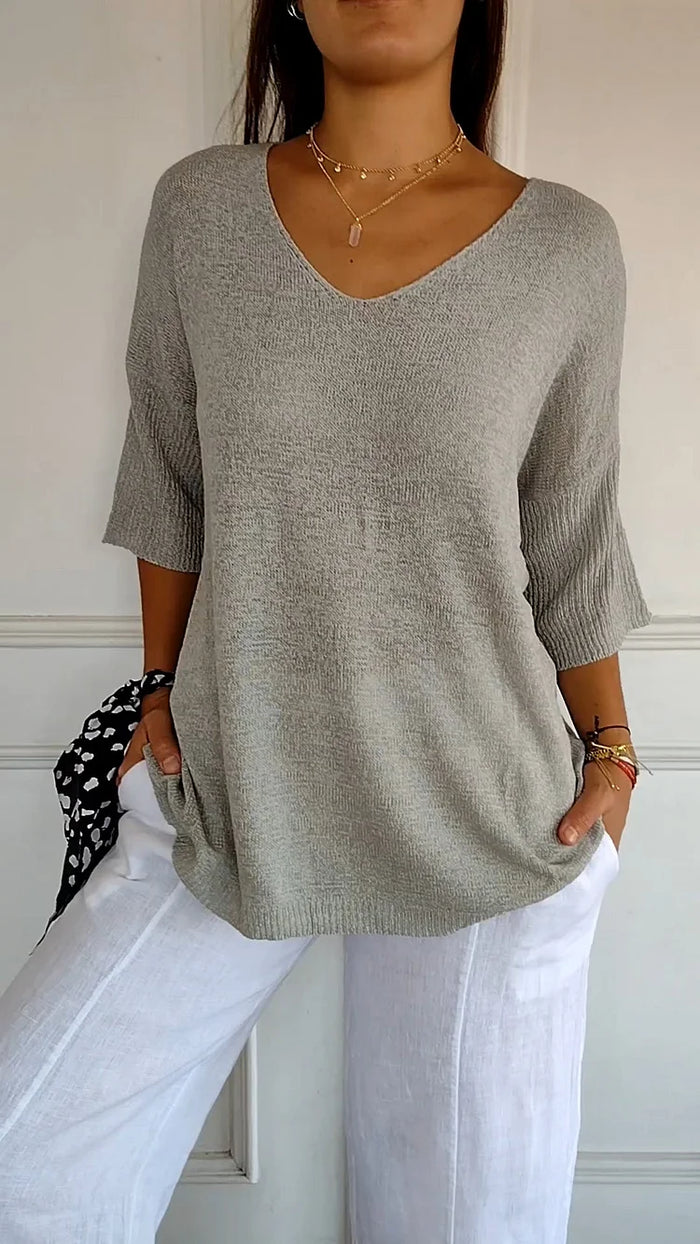 Chiara - Comfortable Women's Knitted Top with V-neck and Relaxed Fit