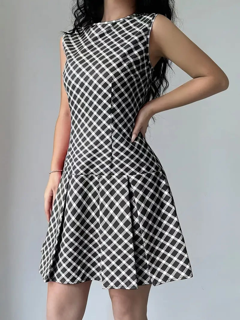 Carmen - Stylish Sleeveless Dress with Pleats and Checked Pattern
