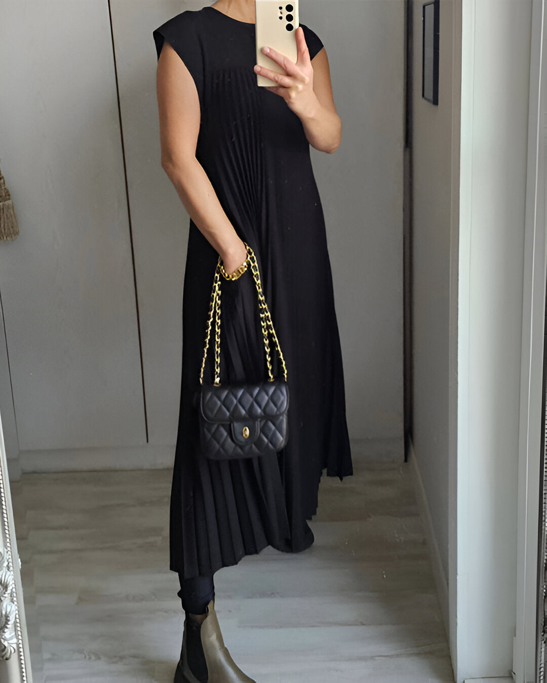 Agnes - Elegant Women's Sleeveless Pleated Dress for Effortless Style