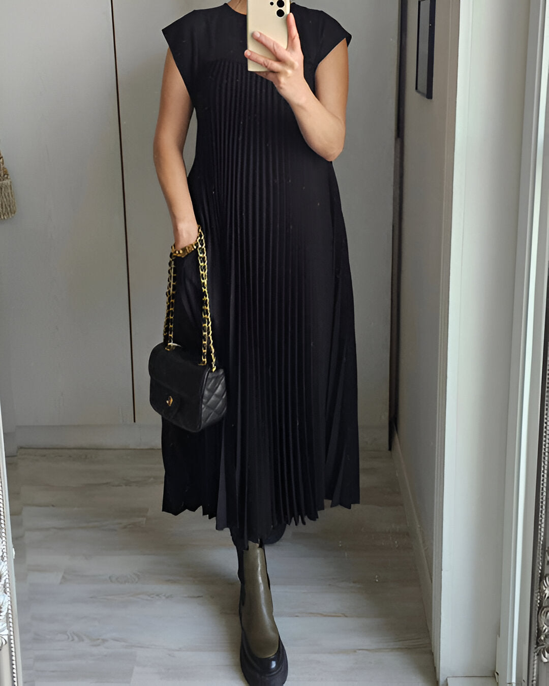 Agnes - Elegant Women's Sleeveless Pleated Dress for Effortless Style