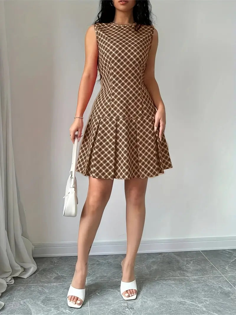 Carmen - Stylish Sleeveless Dress with Pleats and Checked Pattern