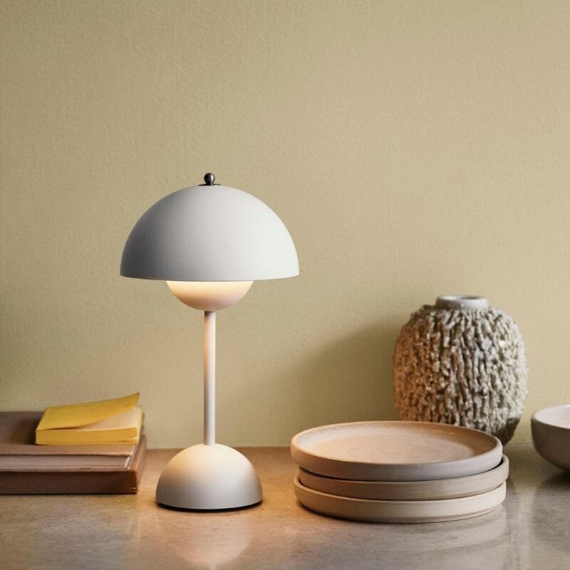 BrightGlo - LED table lamp with touch dimming and color change