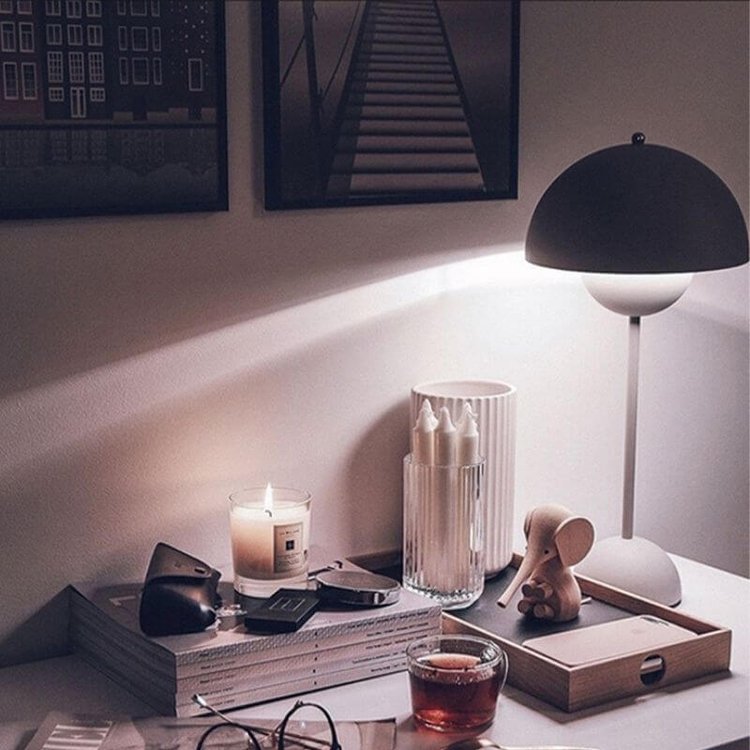 BrightGlo - LED table lamp with touch dimming and color change