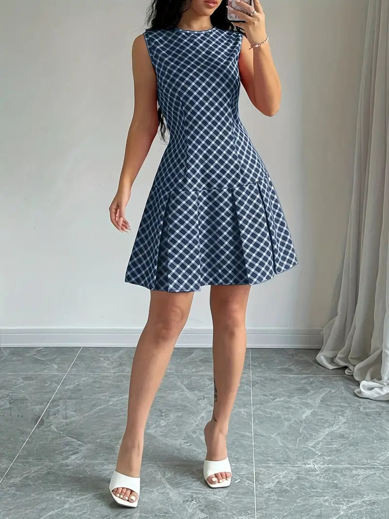 Carmen - Stylish Sleeveless Dress with Pleats and Checked Pattern