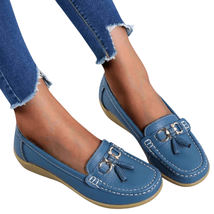 Joanna - Classic Leather Loafers with Chic Tassel Detail