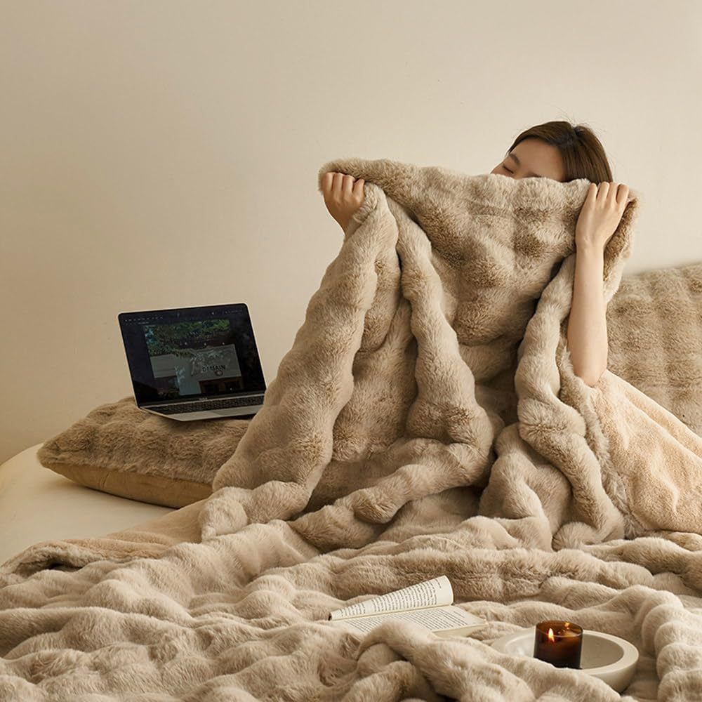 Decovista - Double Sided Faux Rabbit Fleece Blanket For Bedroom Couch