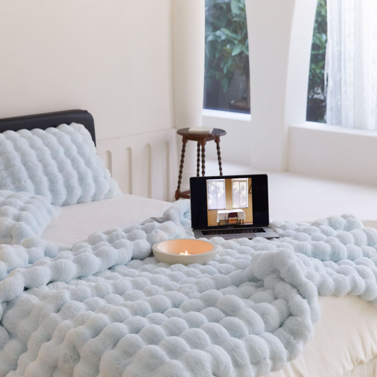 Decovista - Double Sided Faux Rabbit Fleece Blanket For Bedroom Couch