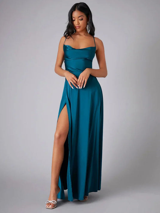 Kelsey – Elegantes Satin-Maxikleid mit Wasserfallausschnitt und Spaghettiträgern