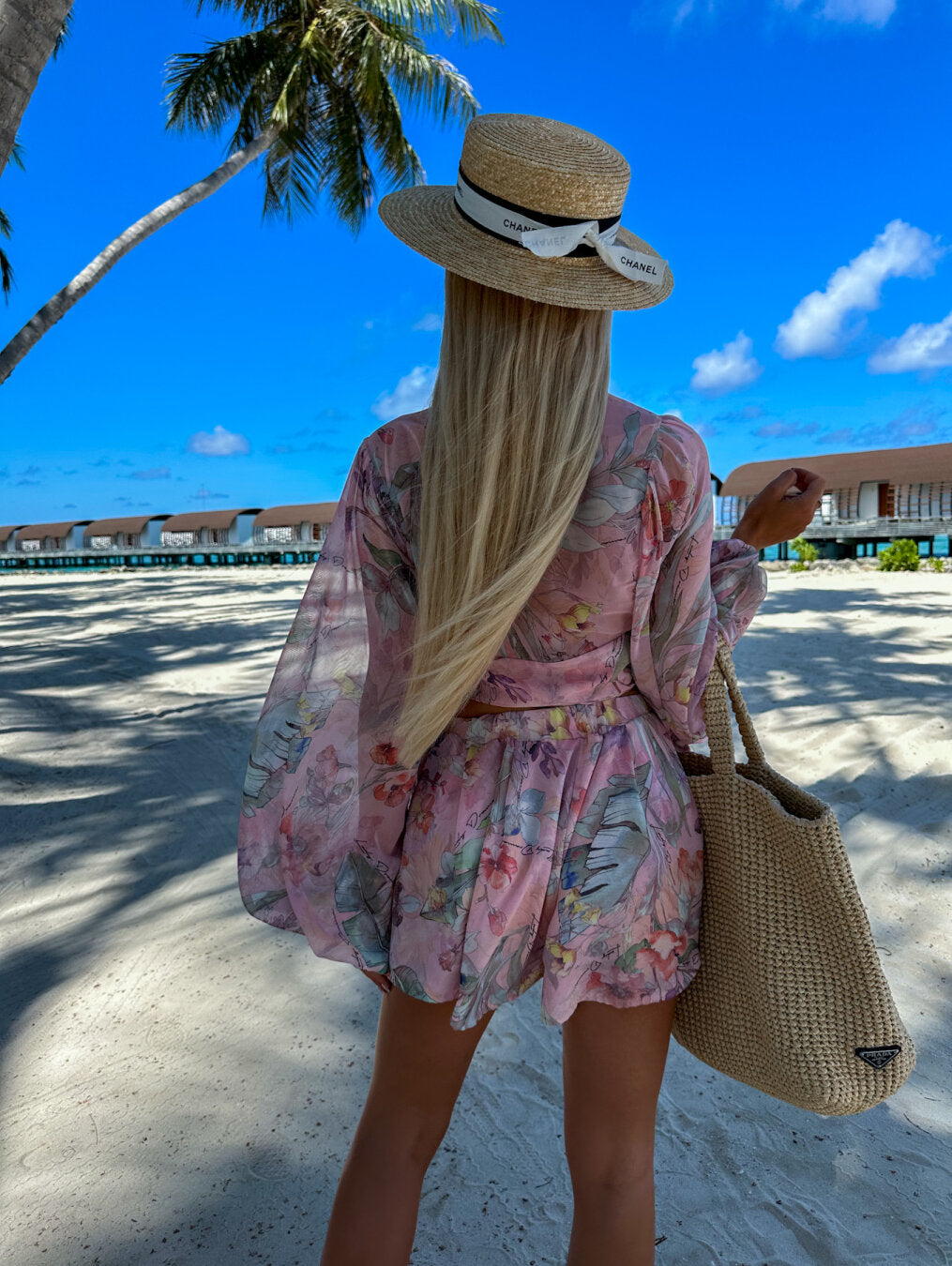 Alayna - Stylish Women's Beach Play Dress with Deep V-neck and Lantern Sleeves