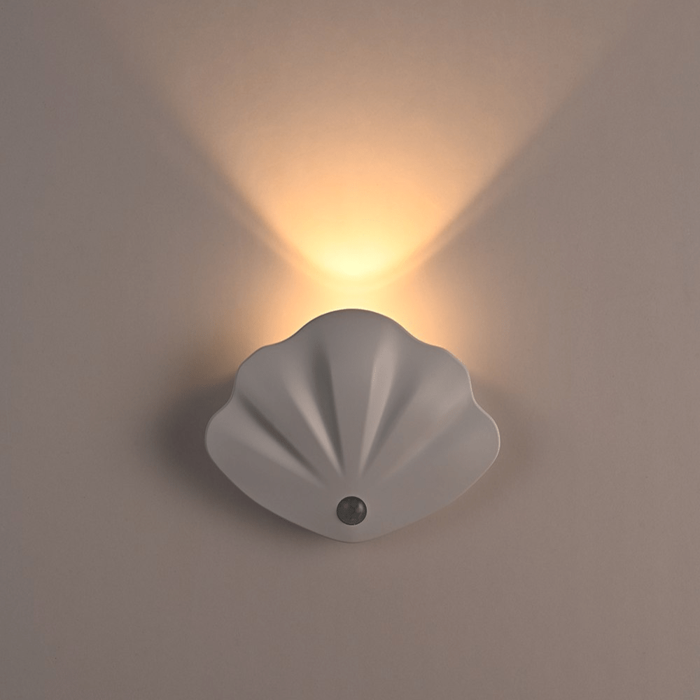 GlowVerve - Elegant Shell Lamp for a Calming Atmosphere