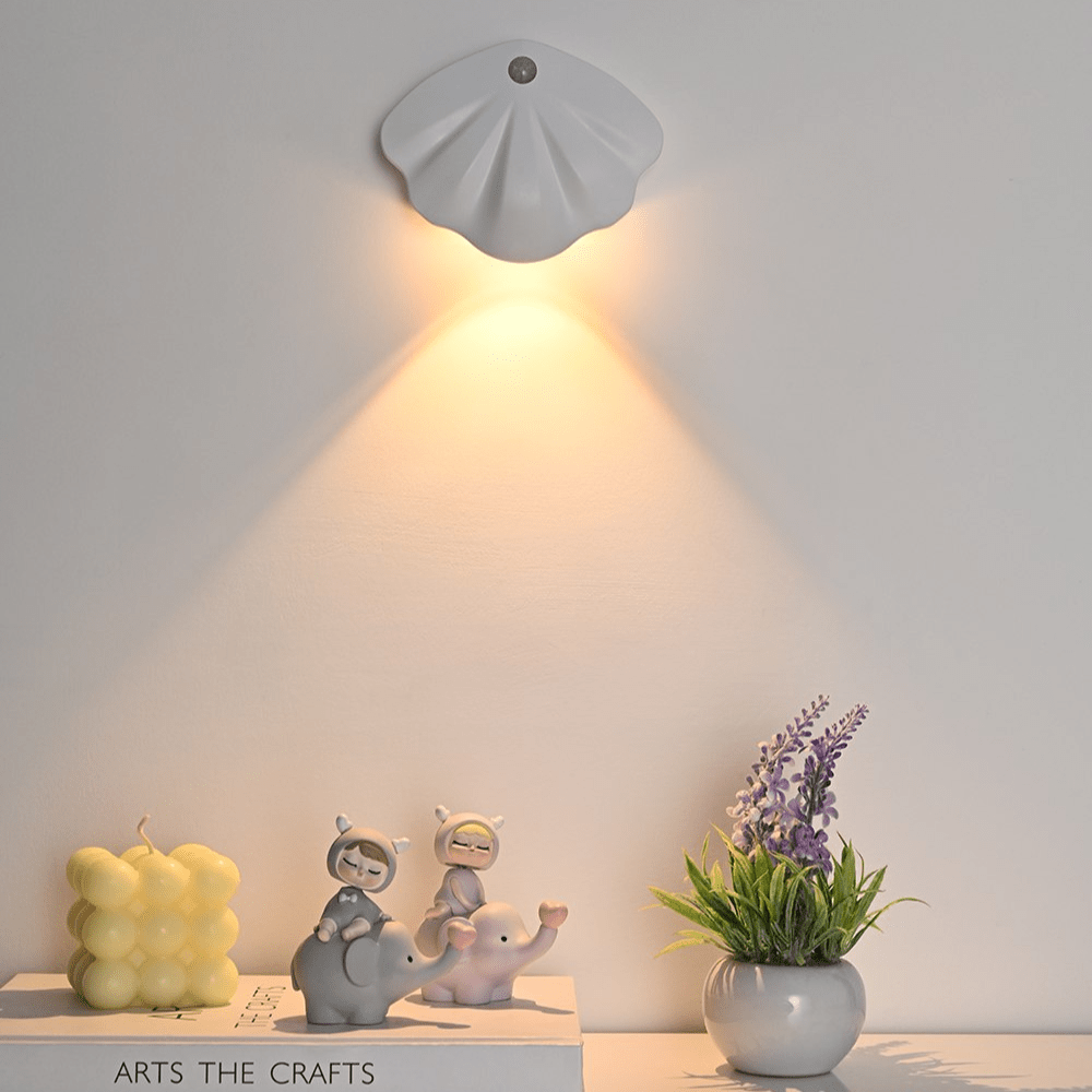 GlowVerve - Elegant Shell Lamp for a Calming Atmosphere