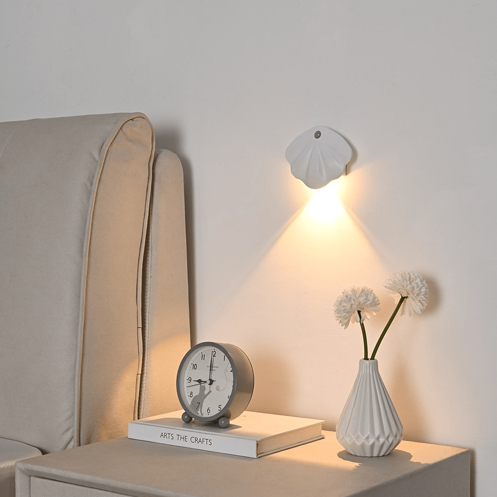 GlowVerve - Elegant Shell Lamp for a Calming Atmosphere