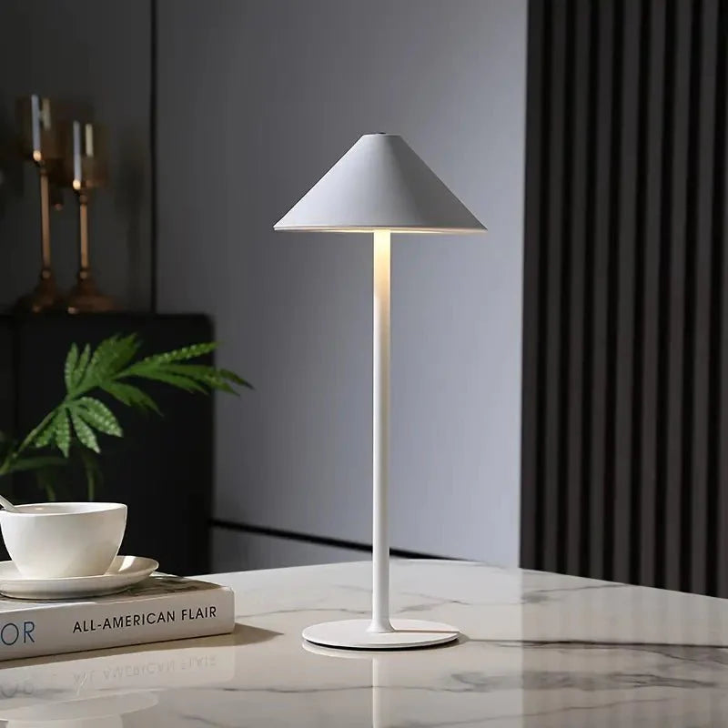 Quinn - Stylish Wireless Table Lamp with Soft Light and Modern Design