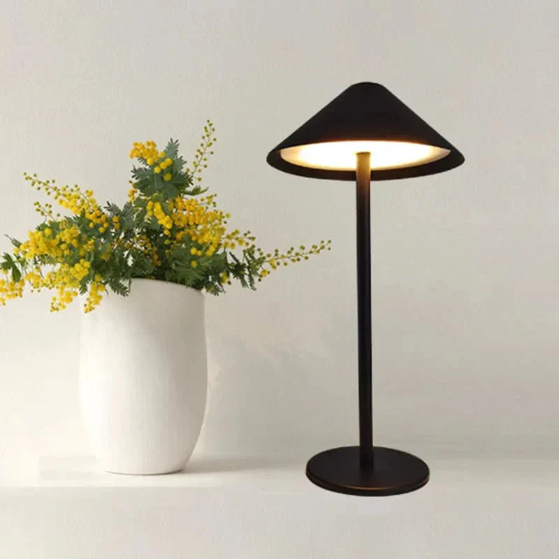 Quinn - Stylish Wireless Table Lamp with Soft Light and Modern Design