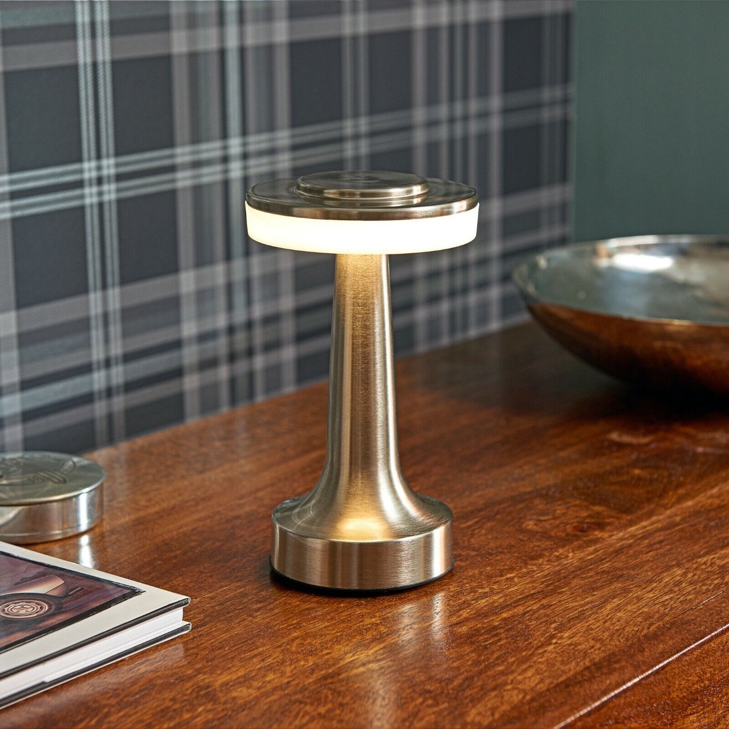 EchoGlow - Modern Touch Control Table Lamp for Cozy Ambiance