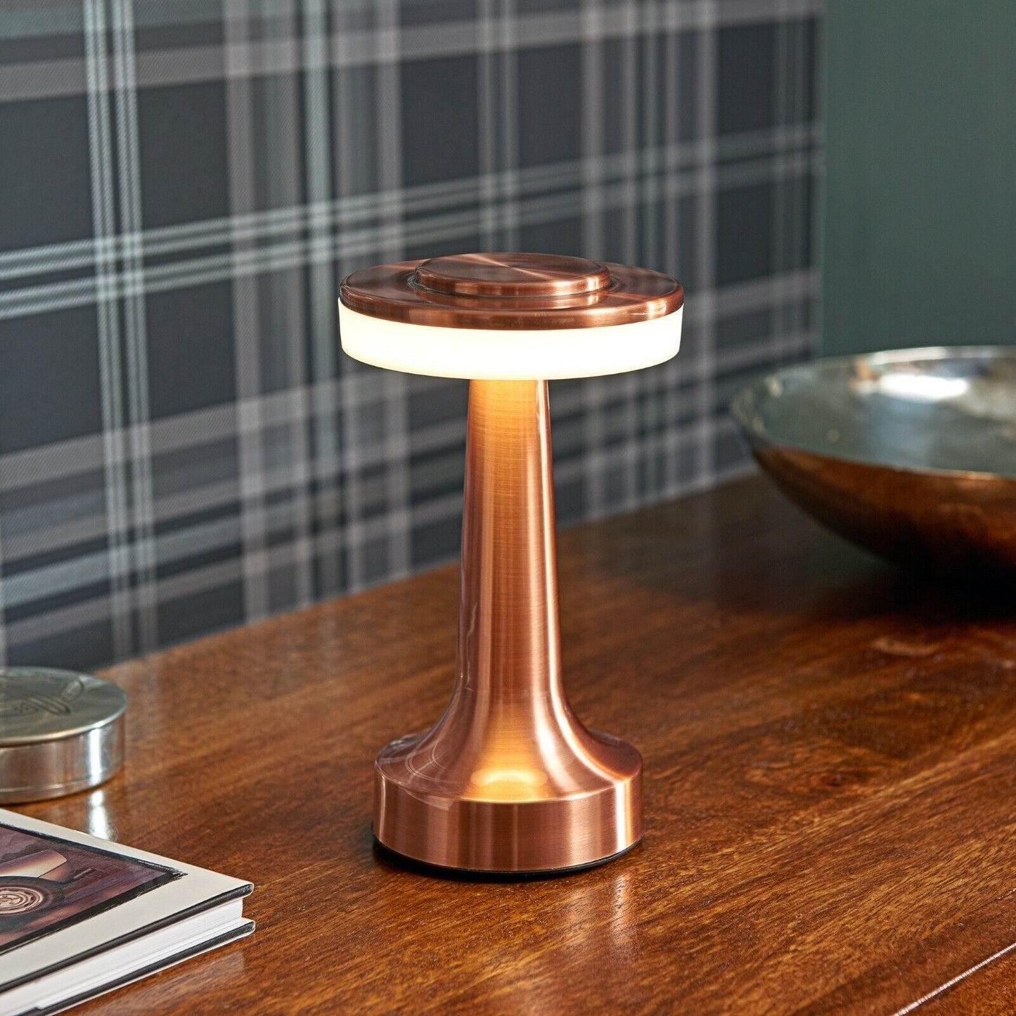 EchoGlow - Modern Touch Control Table Lamp for Cozy Ambiance
