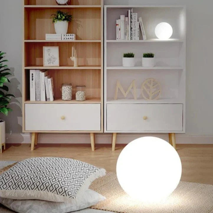 HaloHaven - Elegant Glowshine Orb Outdoor Lamp for Modern Spaces