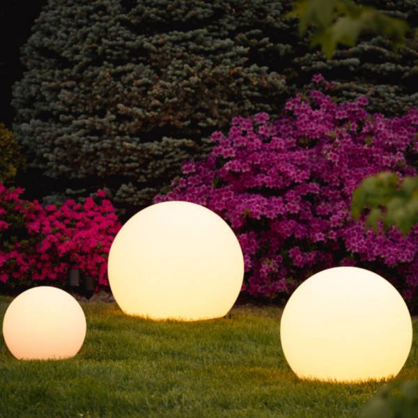 HaloHaven - Elegant Glowshine Orb Outdoor Lamp for Modern Spaces