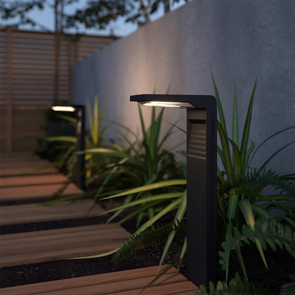 AmberAura - Stylish Outdoor Solar Lamp for Cozy Evenings