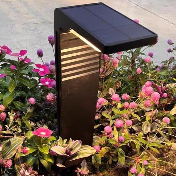 AmberAura - Stylish Outdoor Solar Lamp for Cozy Evenings