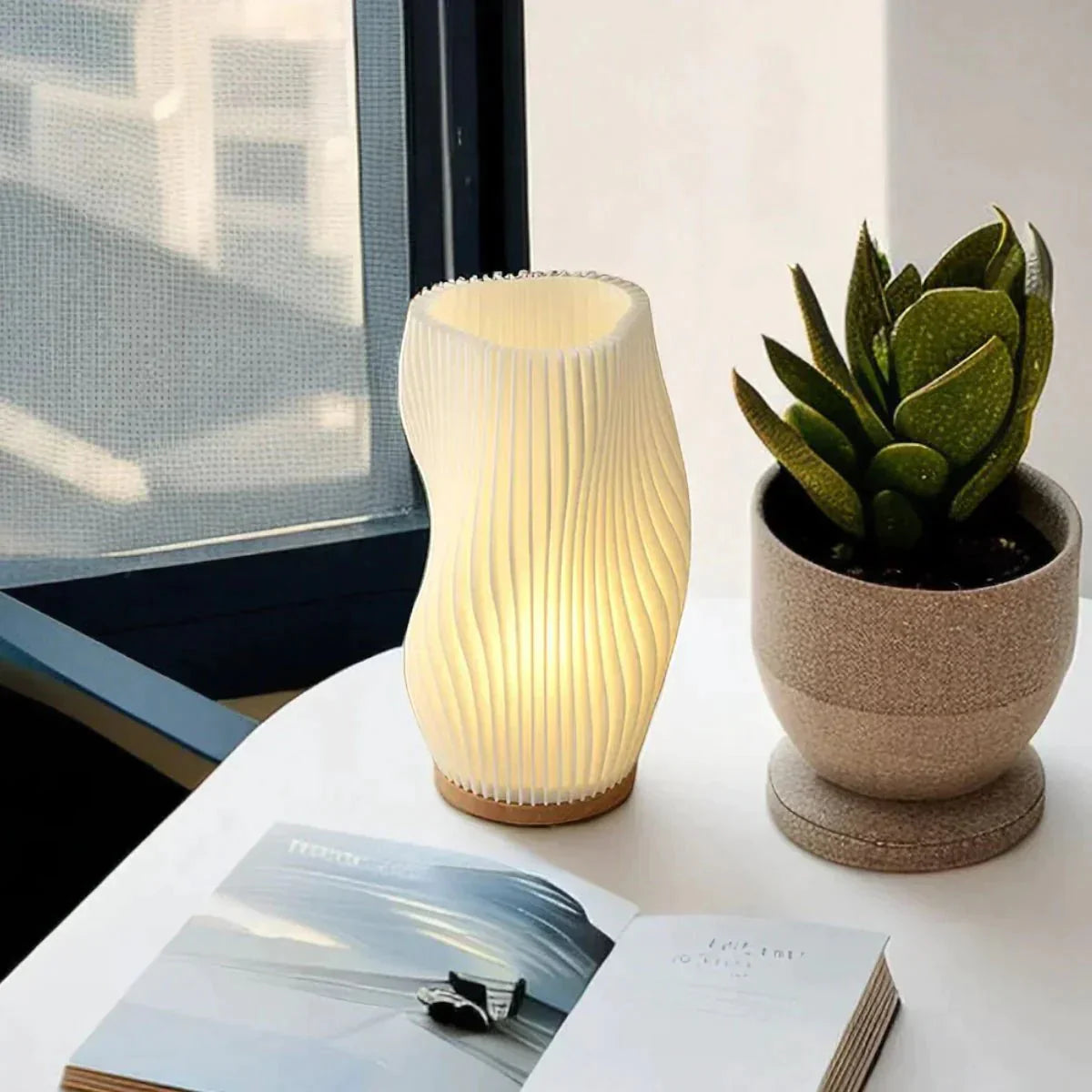 Tilda - Modern Wave-Shaped Table Lamp for Artistic Lighting