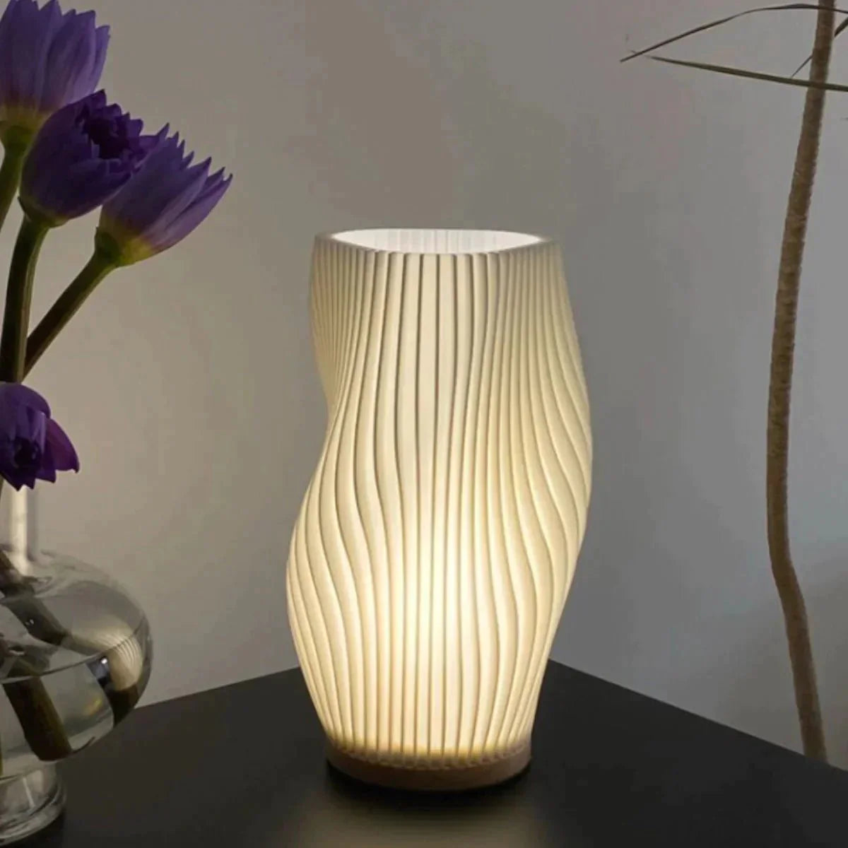 Tilda - Modern Wave-Shaped Table Lamp for Artistic Lighting