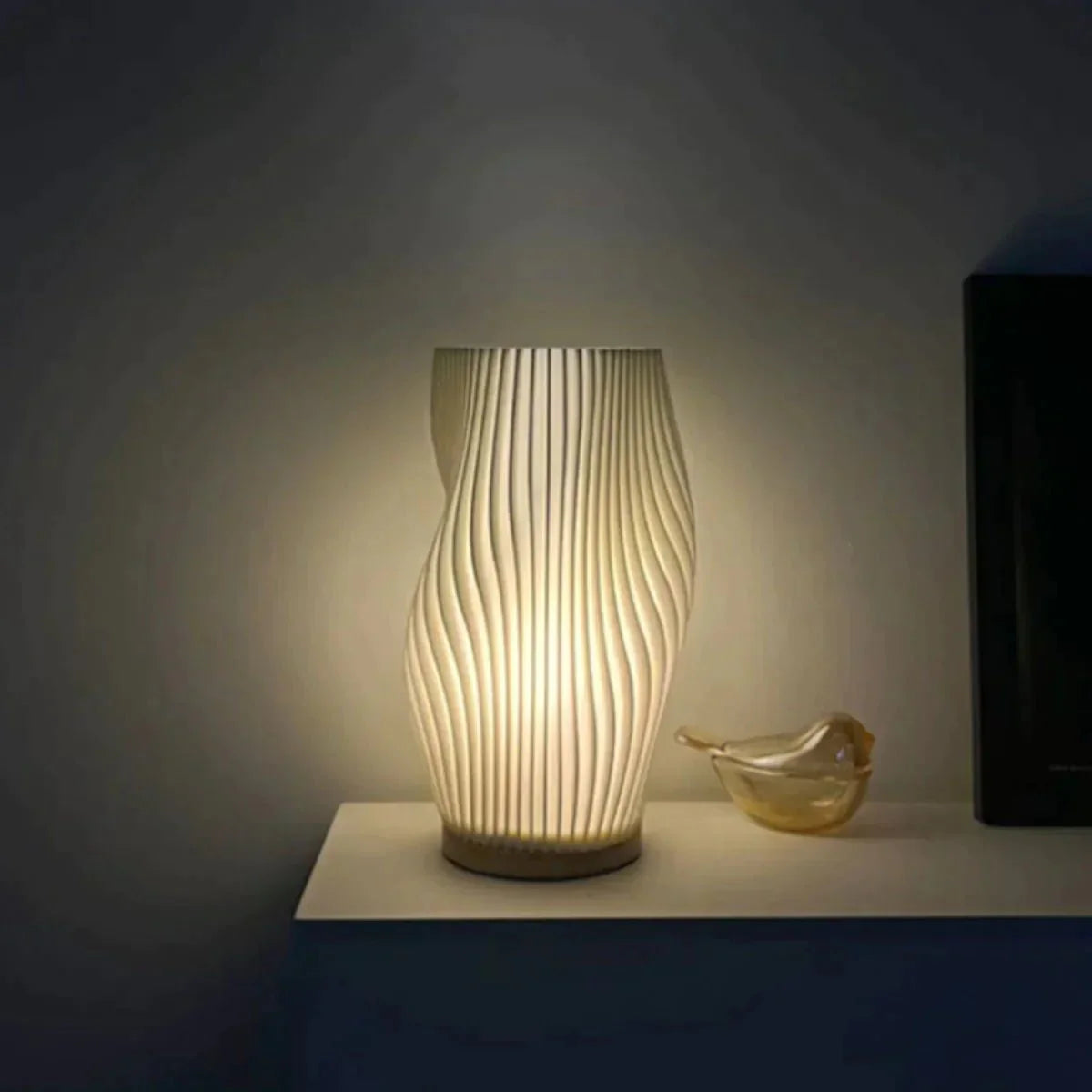 Tilda - Modern Wave-Shaped Table Lamp for Artistic Lighting