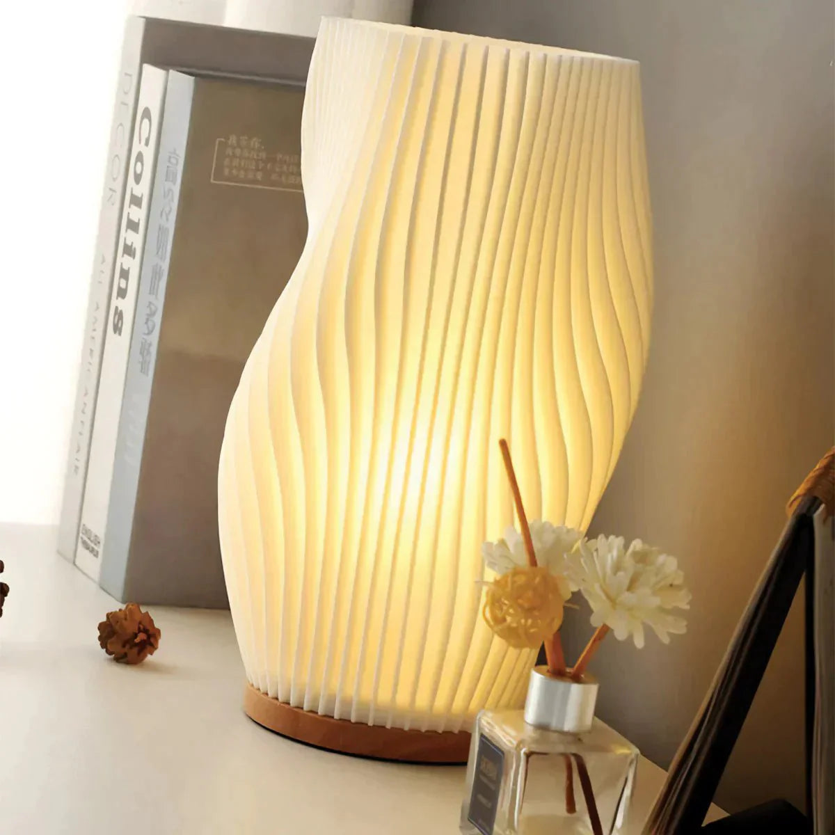 Tilda - Modern Wave-Shaped Table Lamp for Artistic Lighting