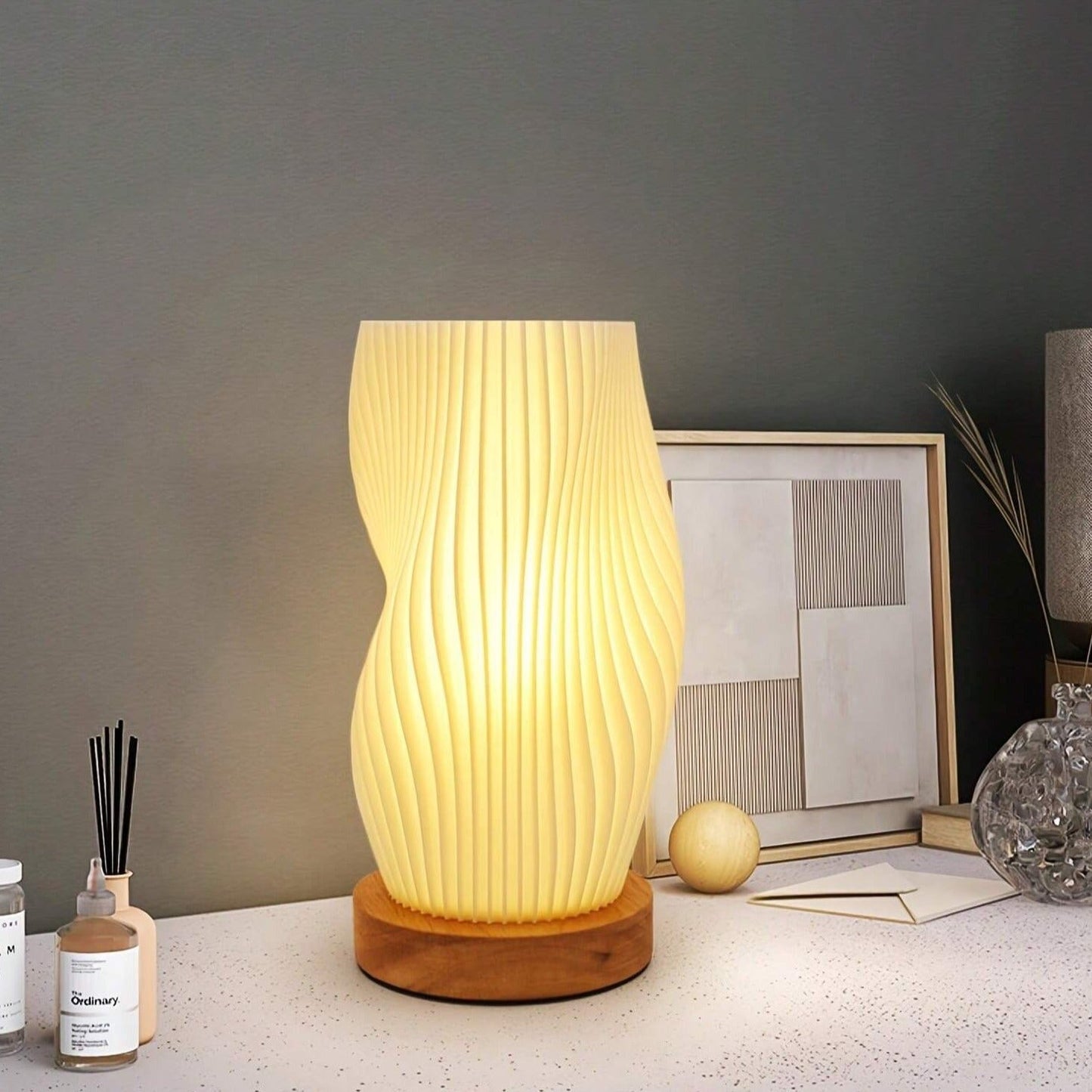 Tilda - Modern Wave-Shaped Table Lamp for Artistic Lighting