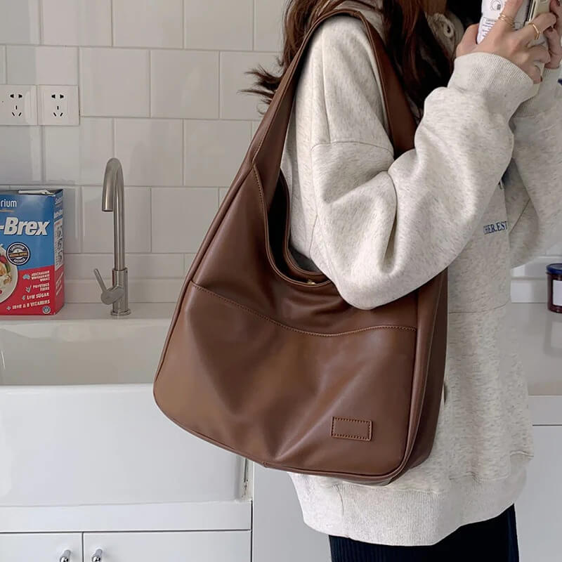 Ruby - Spacious Shoulder Bag with Timeless Elegance and Ample Storage