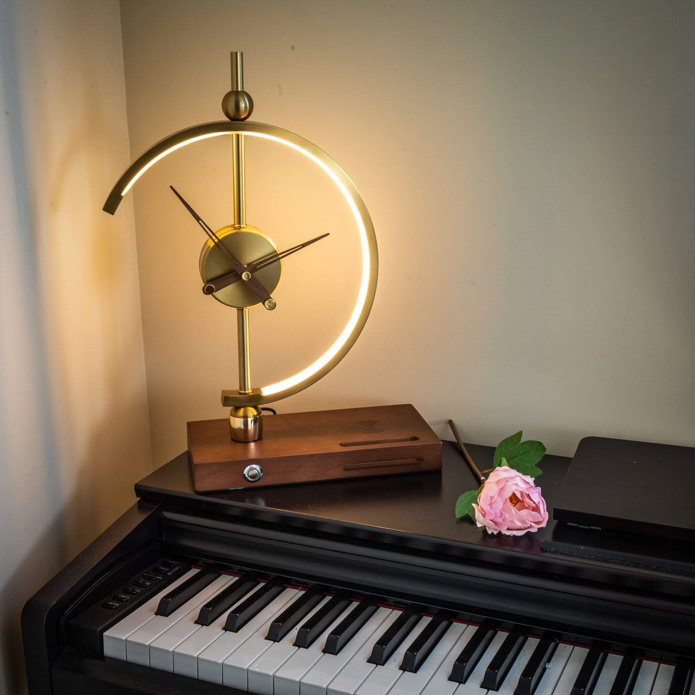 Glowfinity- Stylish Phare Clock Table Lamp with Integrated Light and Modern Design
