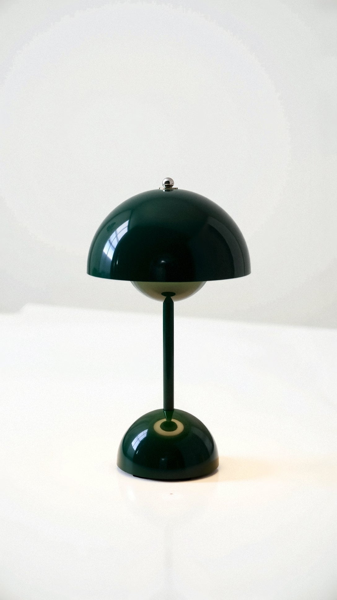 Vera - Modern Wireless Table Lamp for Stylish Home Lighting