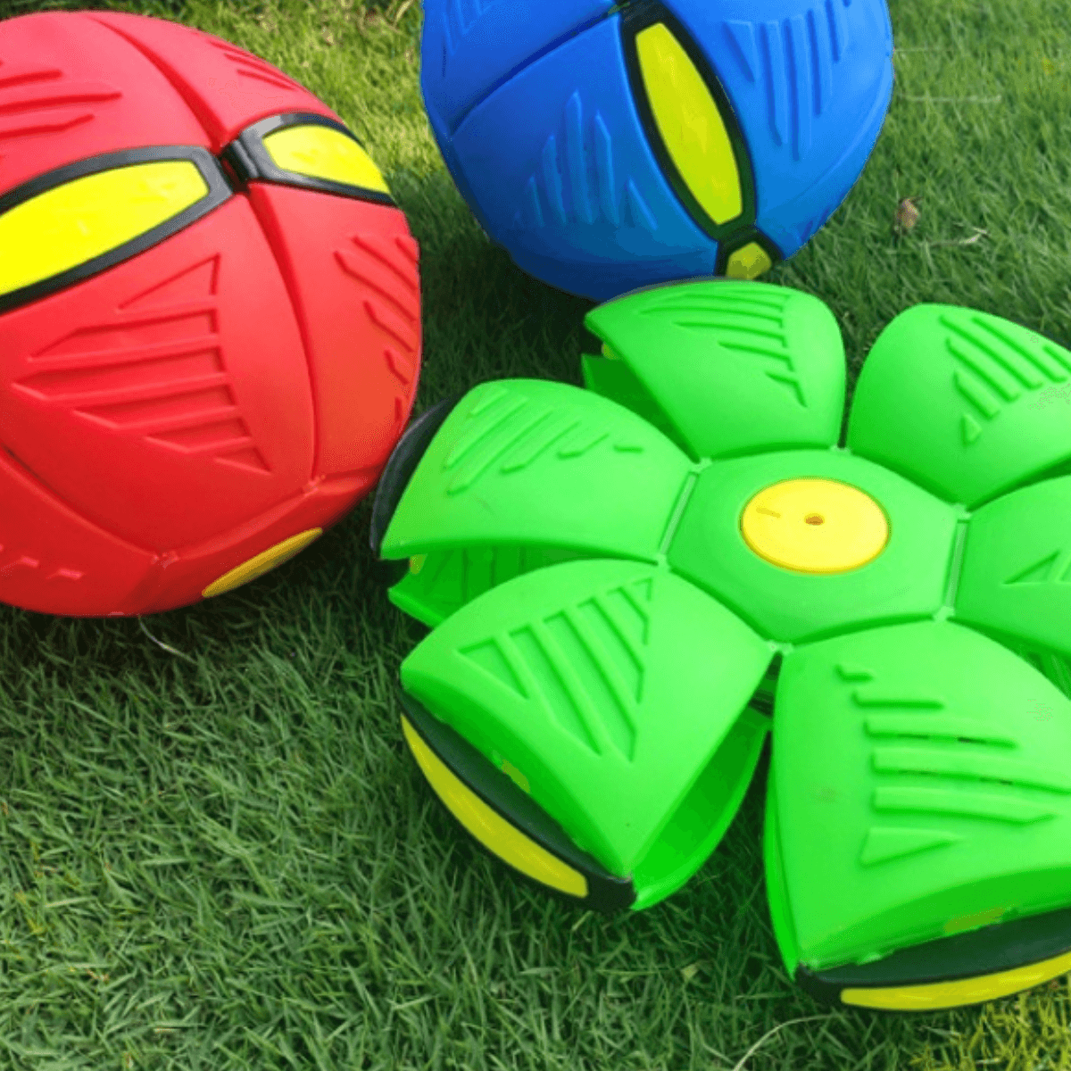 Greenora - Pawsome Magical Flying Saucer Ball For Pets 1 Plus 1 Free