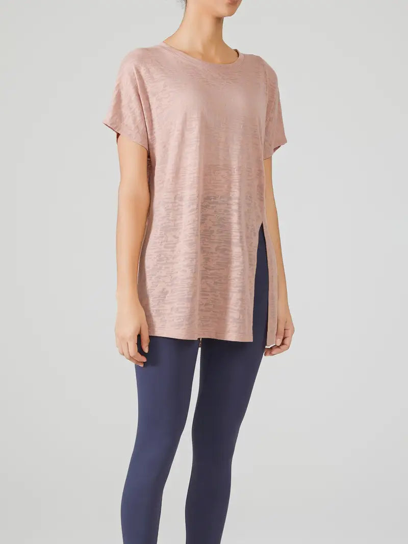 Beatrice - Stylish and Lightweight Burnout T-shirt for Effortless Movement