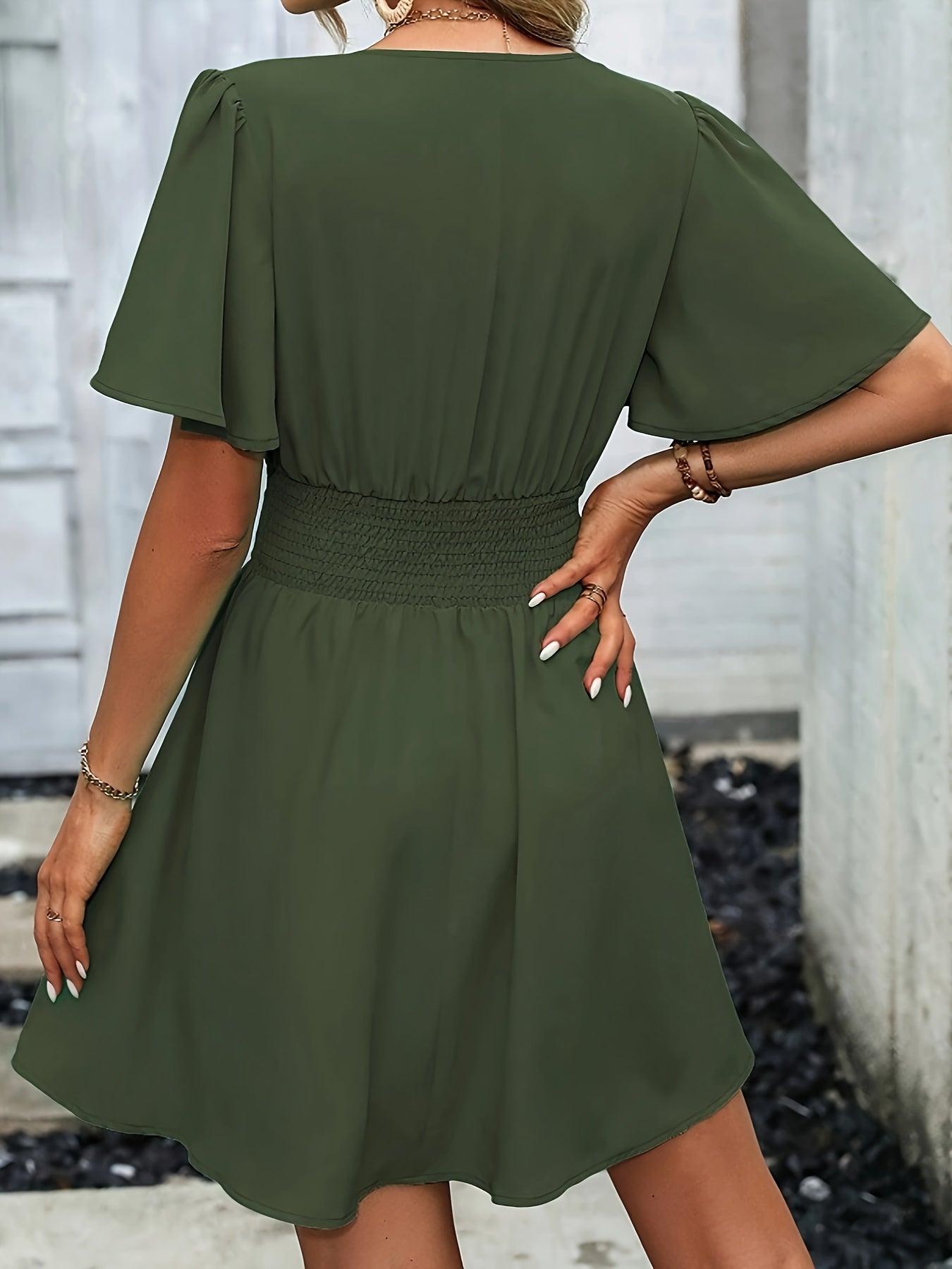 Winslet - Gathered Waist V-neck Dress for Timeless Elegance