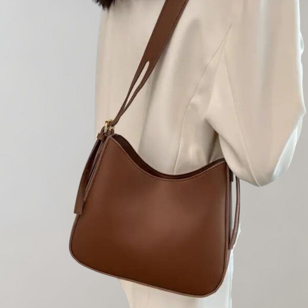Lillie - Simple and Elegant Vegan Leather Crossbody Bag in Minimalist Design