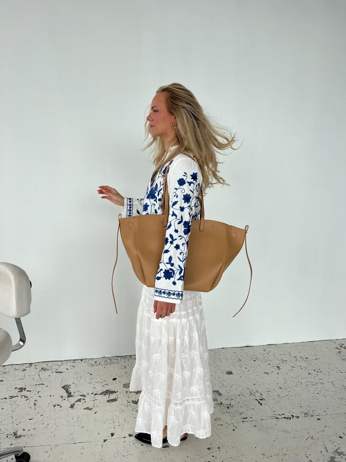 Leia - Stilla Tote Bag In Light Brown With Two Straps