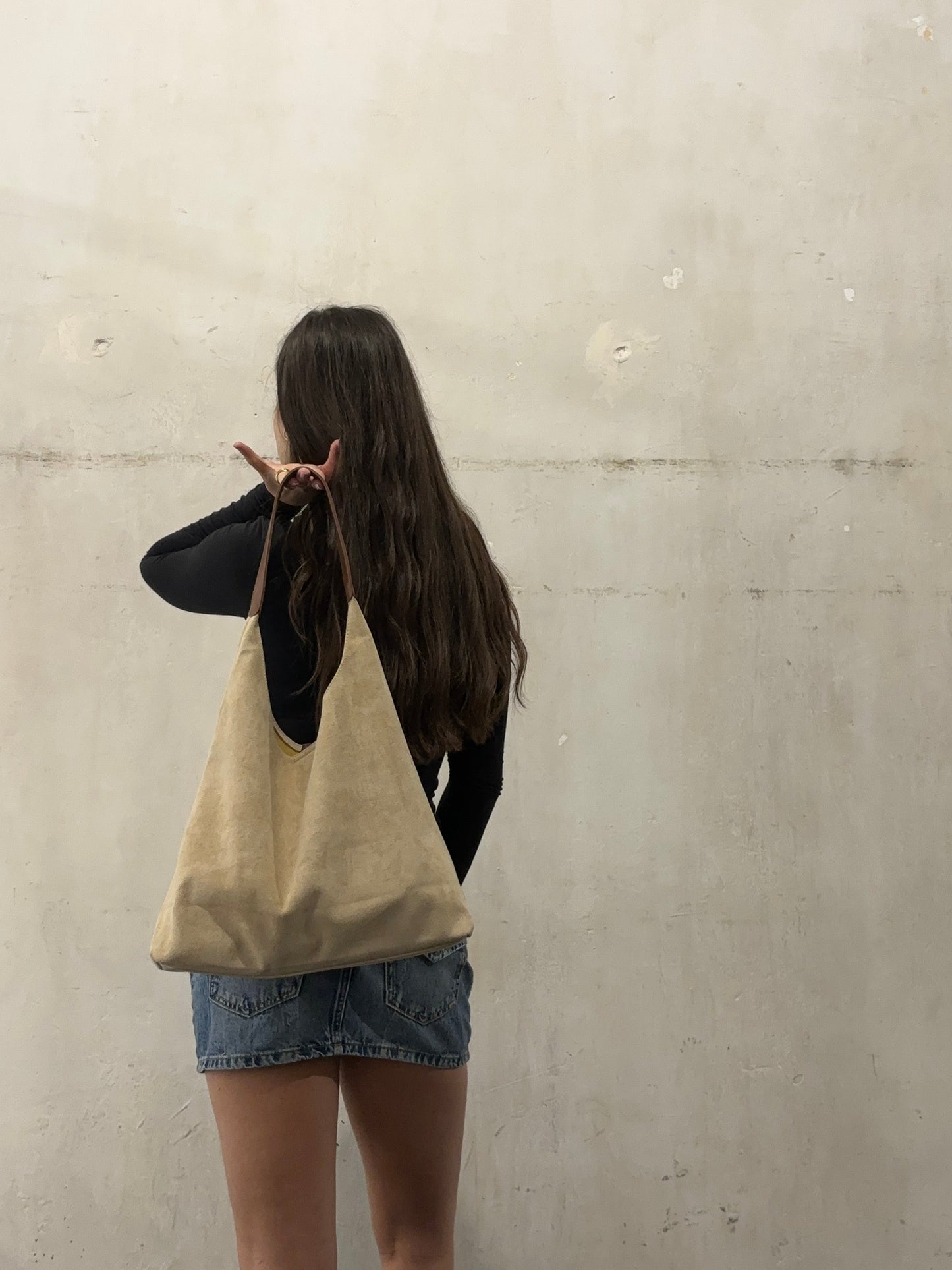 Livi - Stylish Daily Leather Tote for Effortless Elegance and Utility
