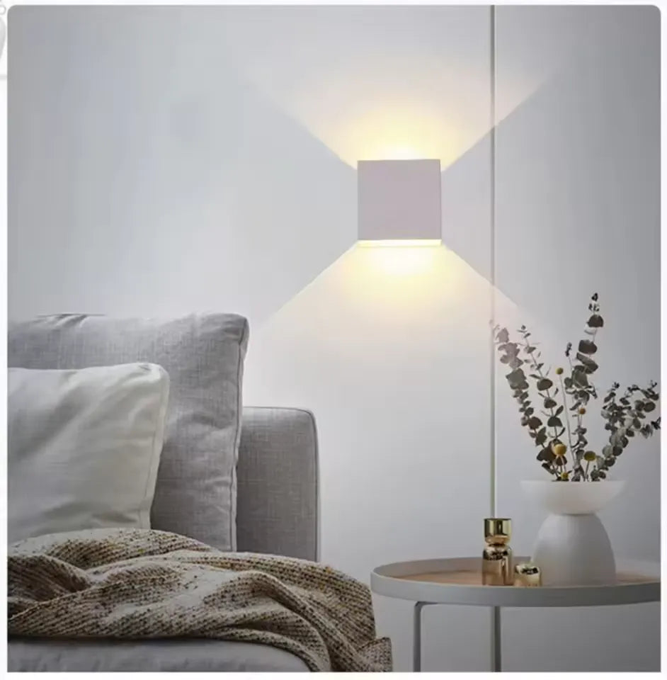 Lyric - Elegant Minimalist Wall Lamp for Sophisticated Lighting