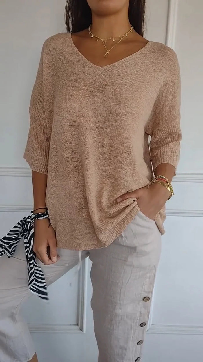 Chiara - Comfortable Women's Knitted Top with V-neck and Relaxed Fit