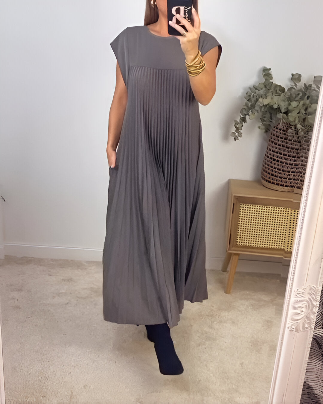 Agnes - Elegant Women's Sleeveless Pleated Dress for Effortless Style