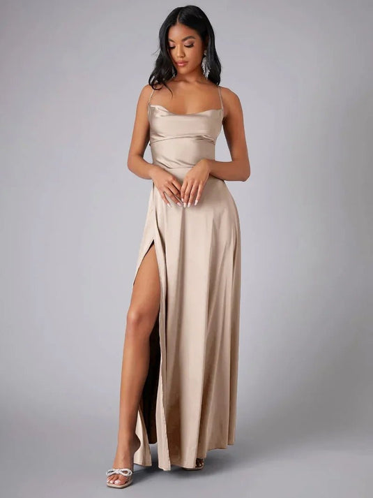 Kelsey – Elegantes Satin-Maxikleid mit Wasserfallausschnitt und Spaghettiträgern