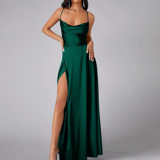Kelsey – Elegantes Satin-Maxikleid mit Wasserfallausschnitt und Spaghettiträgern