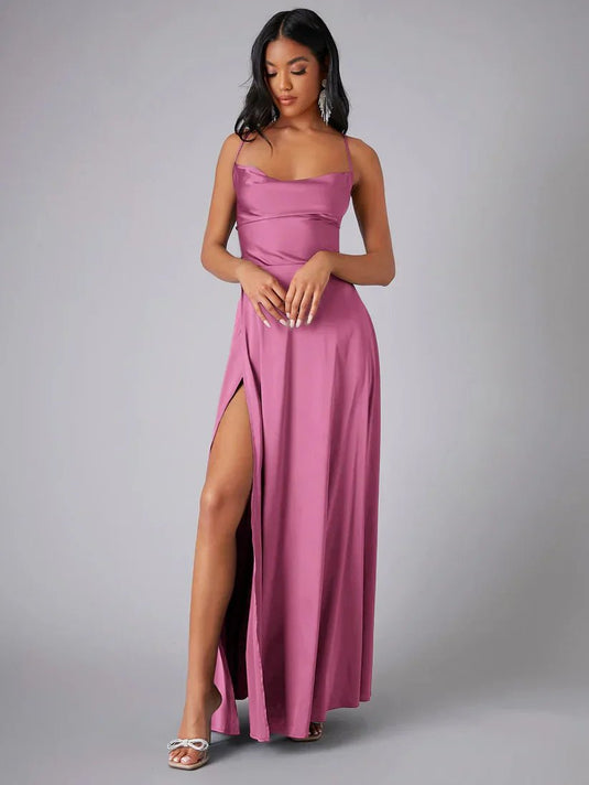 Kelsey – Elegantes Satin-Maxikleid mit Wasserfallausschnitt und Spaghettiträgern