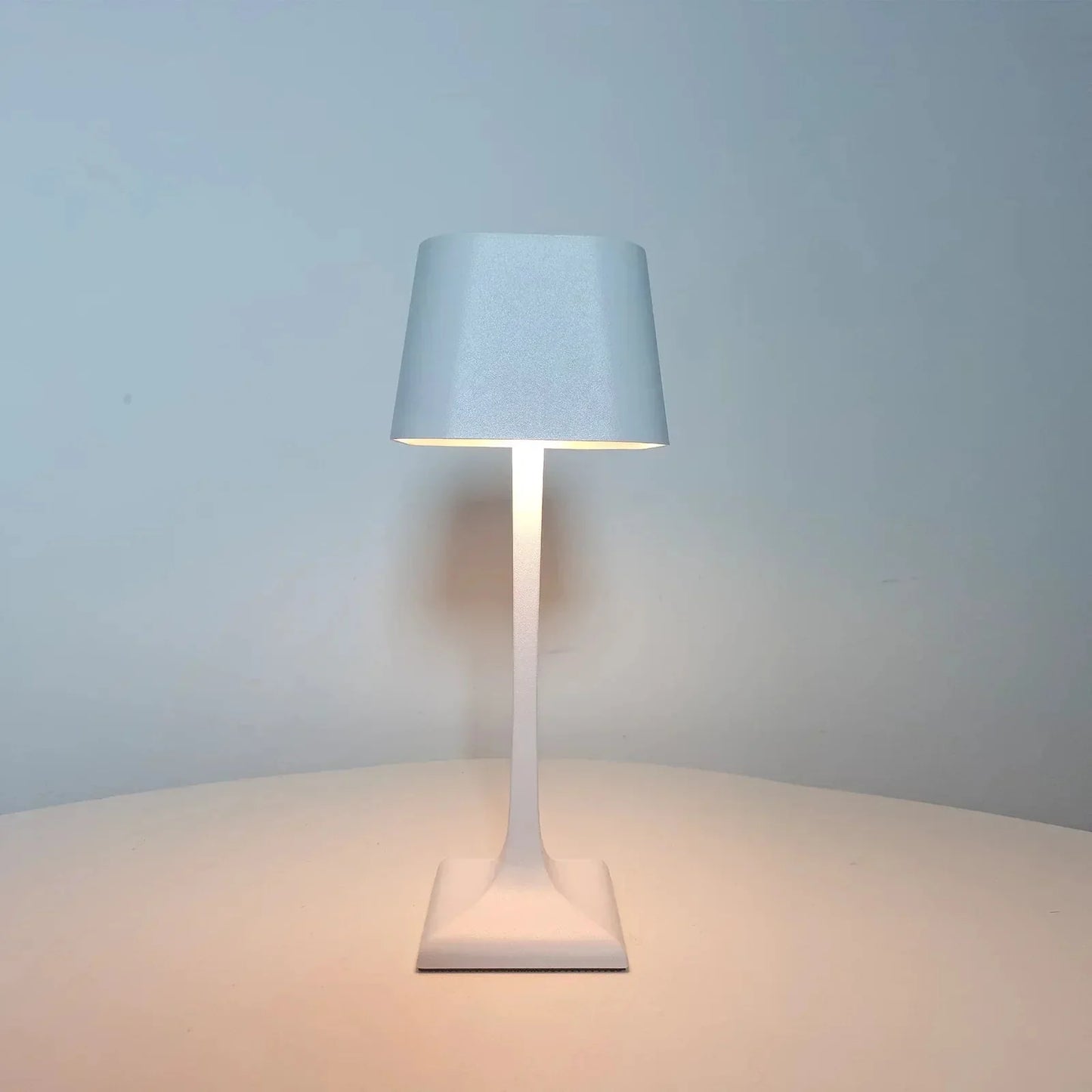 Brillia - Stylish Cordless Touch Lamp for Cozy Atmosphere