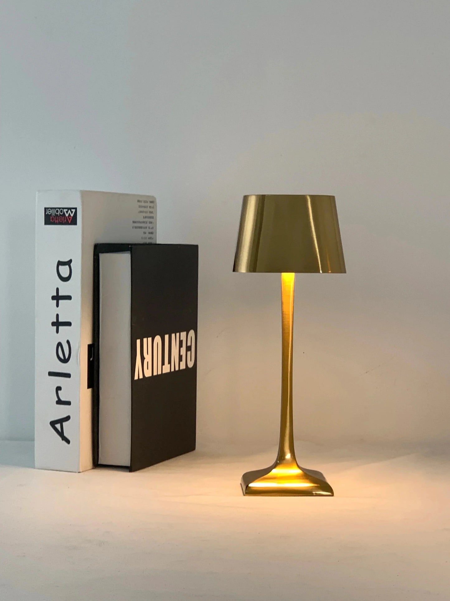 Brillia - Stylish Cordless Touch Lamp for Cozy Atmosphere