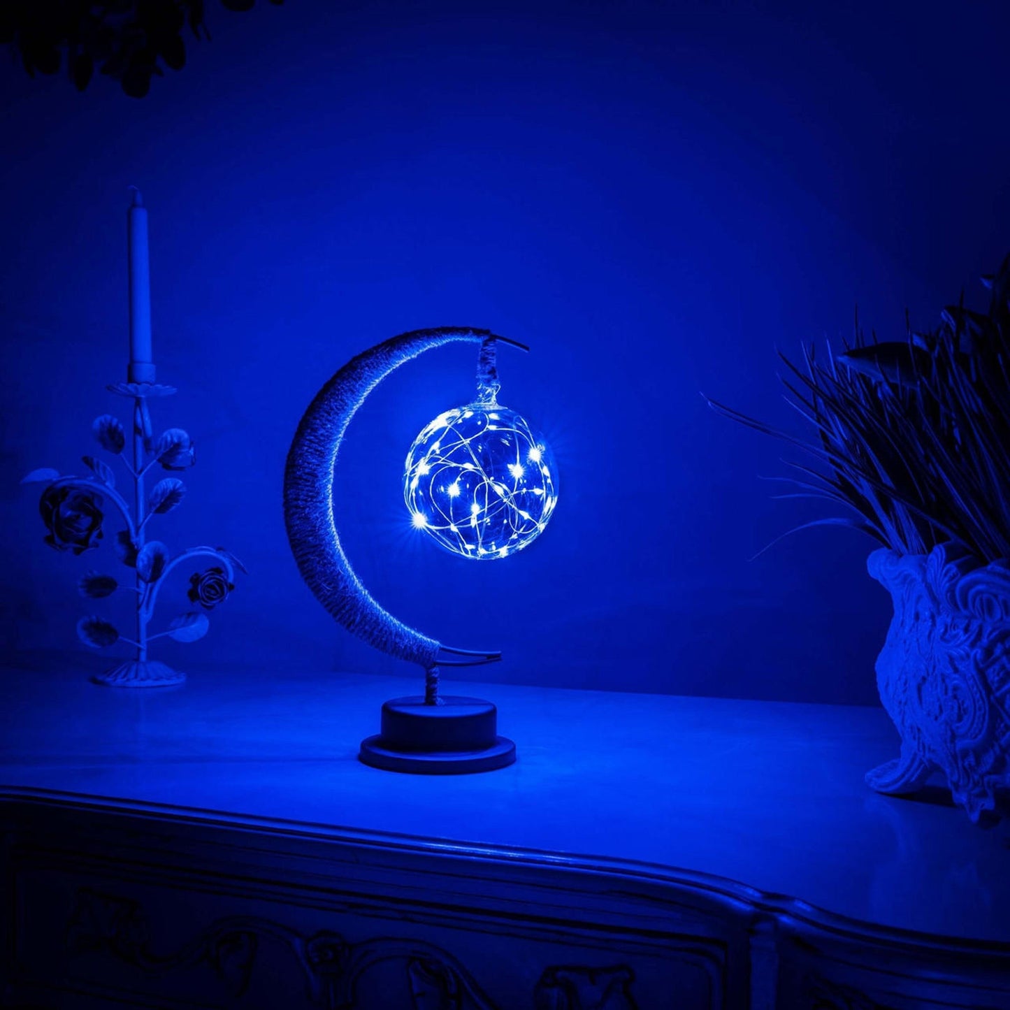 LustraPod - Enchanted Lunar Lamp with Magical Glow and Elegant Design